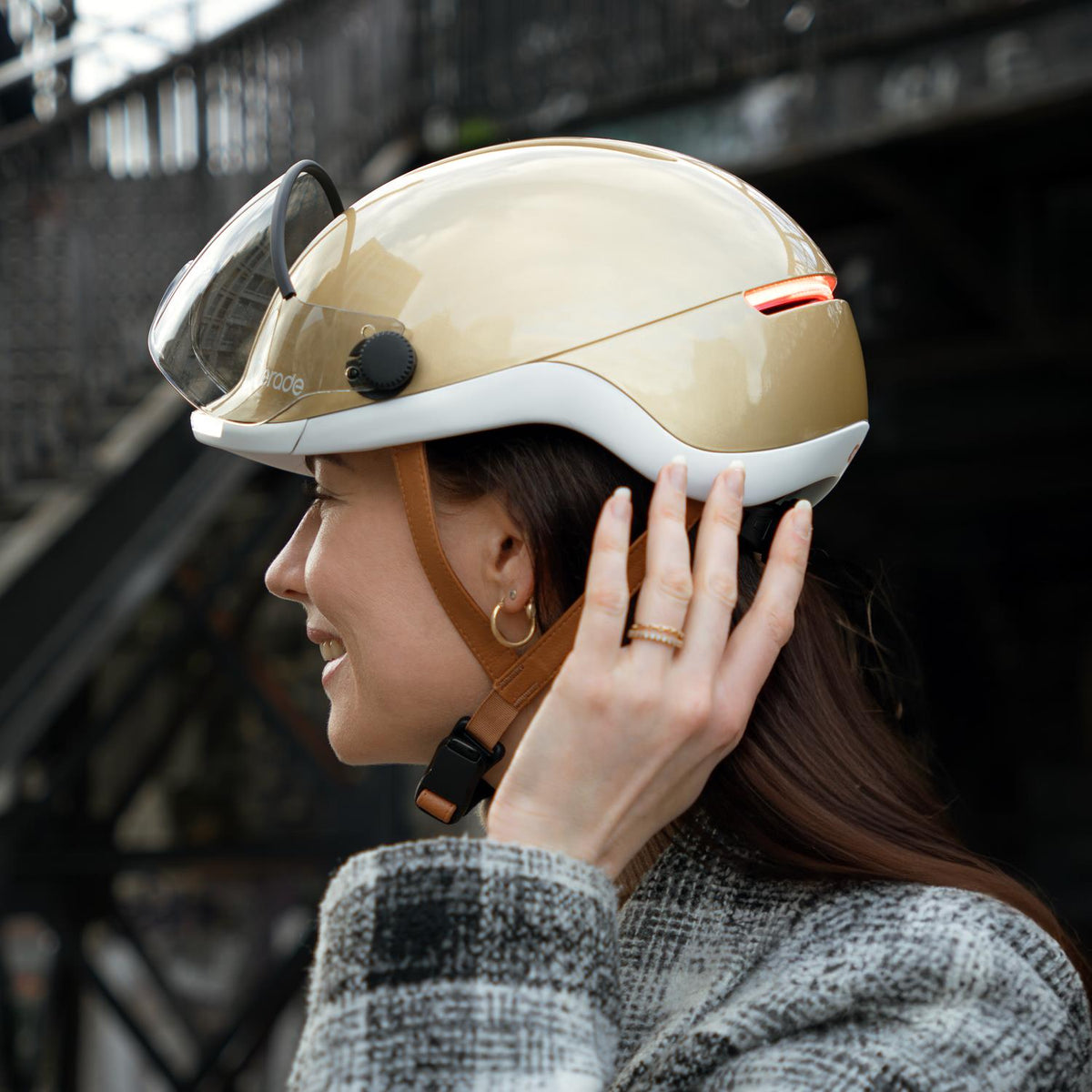 Overade LIFE - Casque Vélo Lumineux avec Clignotants