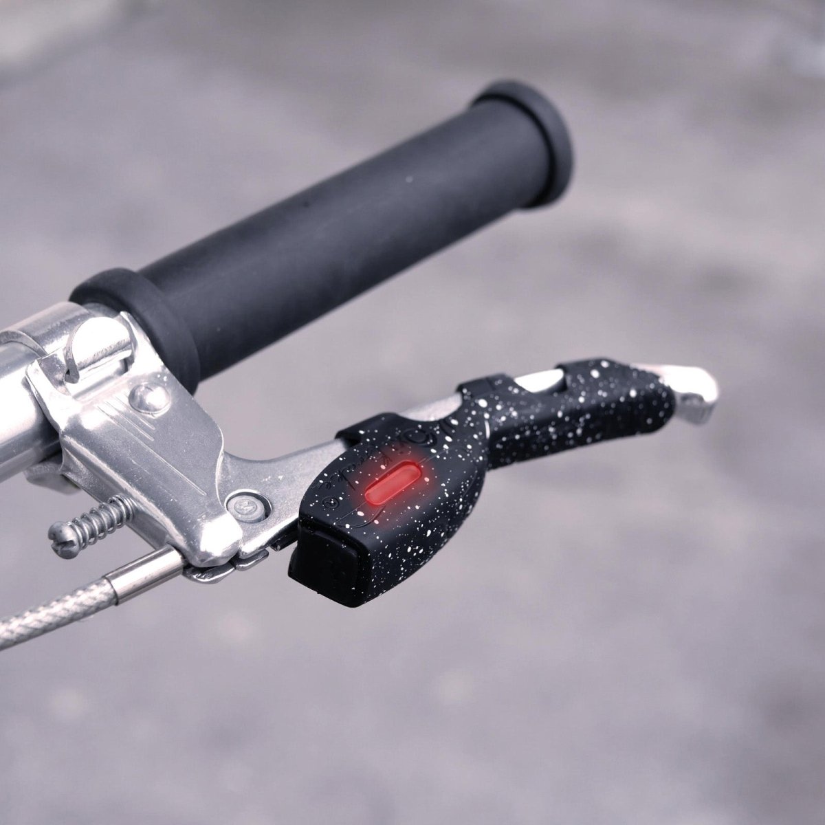 Overade TURN & OXIBRAKE - Éclairage AR Vélo/Casque – Clignotants – Détecteur Feu Stop - Overade